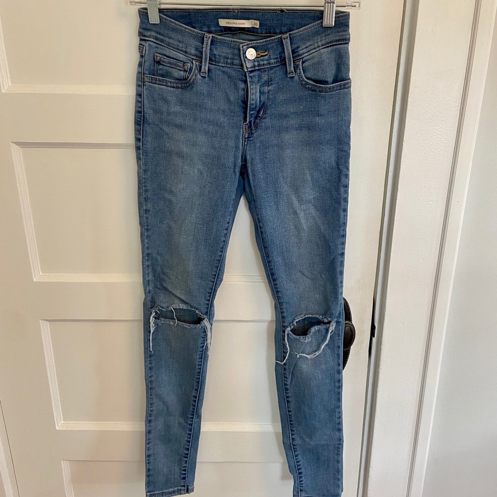 LEVI’S 710 Super Skinny Mid-Rise Jeans